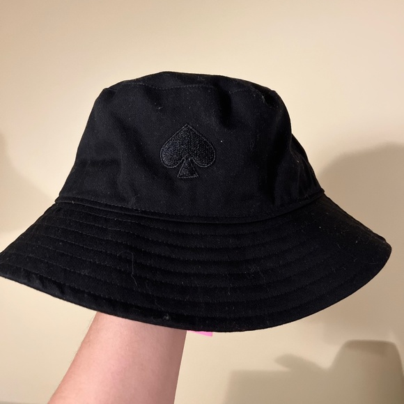 kate spade Accessories - Kate Spade Cotton Shade Black Logo Bucket Hat (NWT)